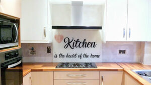 White Colour Glass Splashback + Print behind the hob